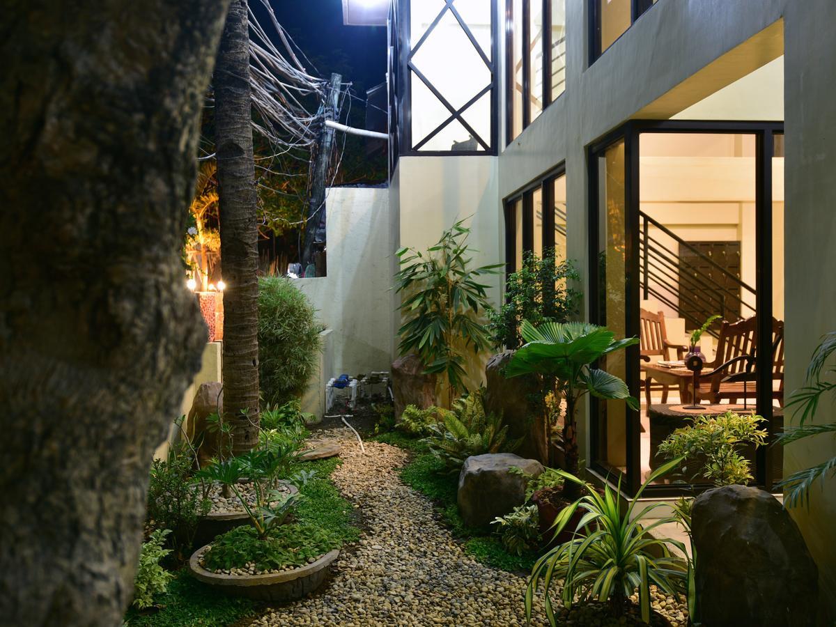 Anahaw Whitebeach Apartment