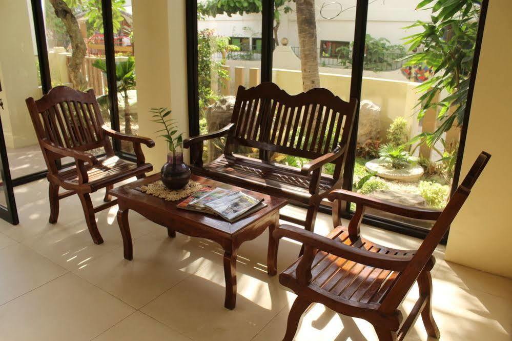 Anahaw Whitebeach Apartment