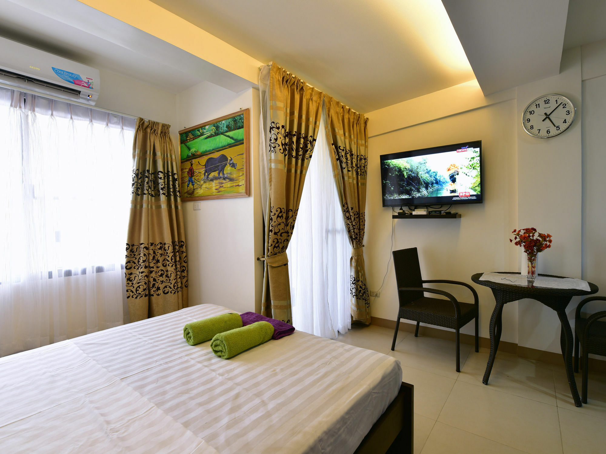 Anahaw Whitebeach Apartment